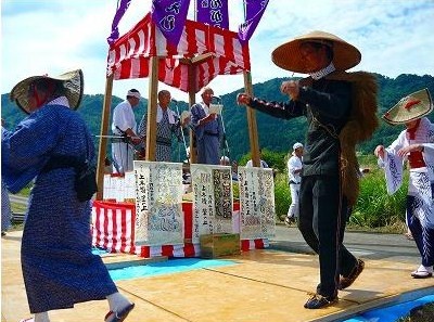 青空の下の踊り